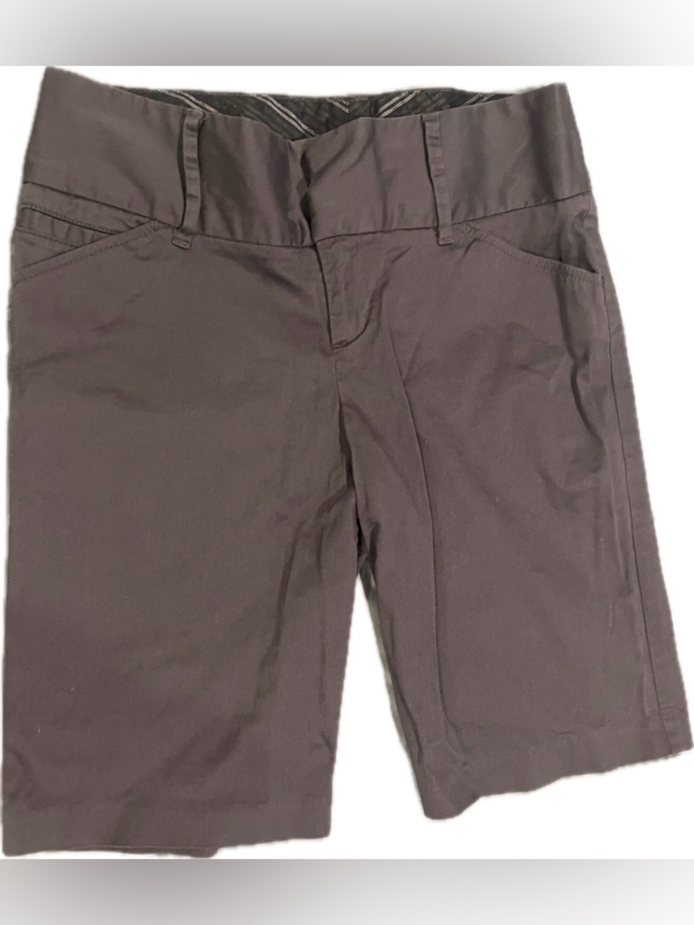 Old Navy Women’s Stretch Gray Knee Length Shorts Size 4